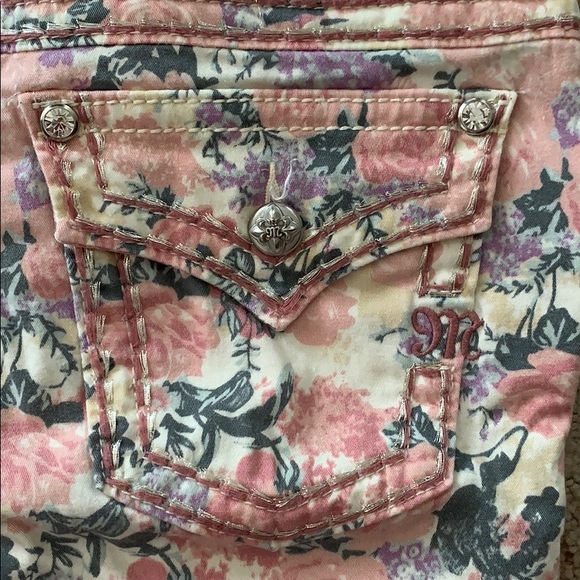 Pink floral Miss Me Jeans - Picture 2 of 10